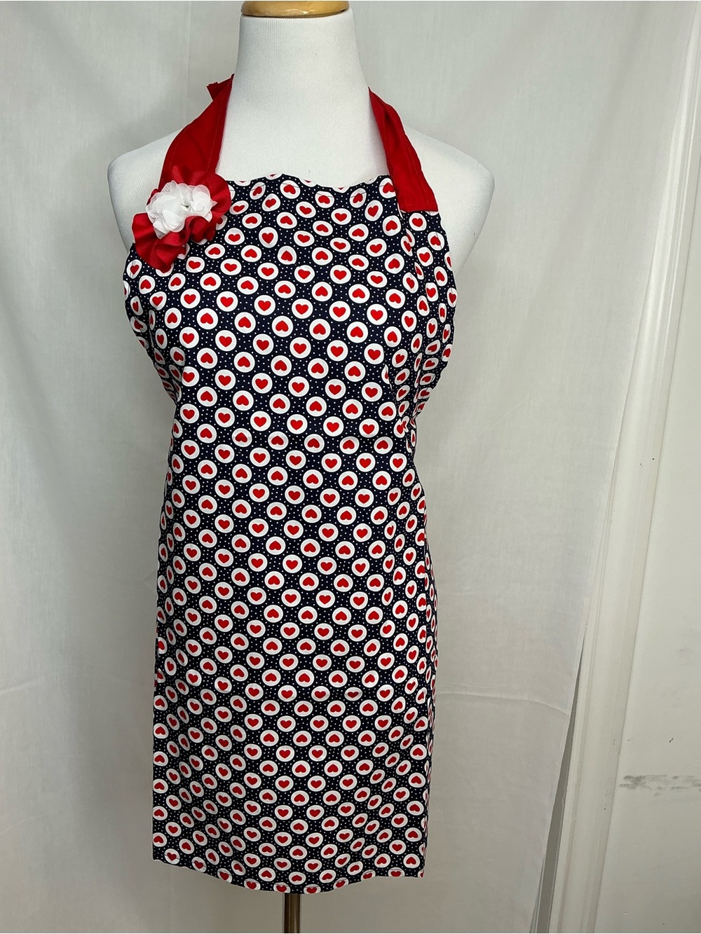 2100 - Red & Navy Polka Heart Halter Apron - Picture 4 of 7